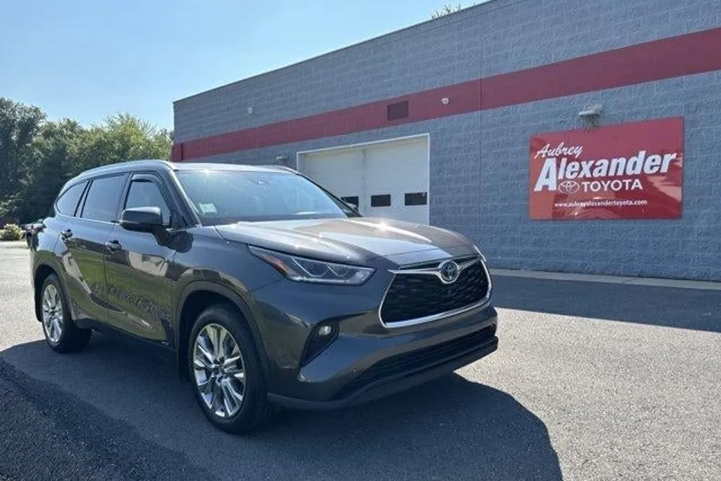 2022 Toyota Highlander Hybrid Limited Sport photo 1