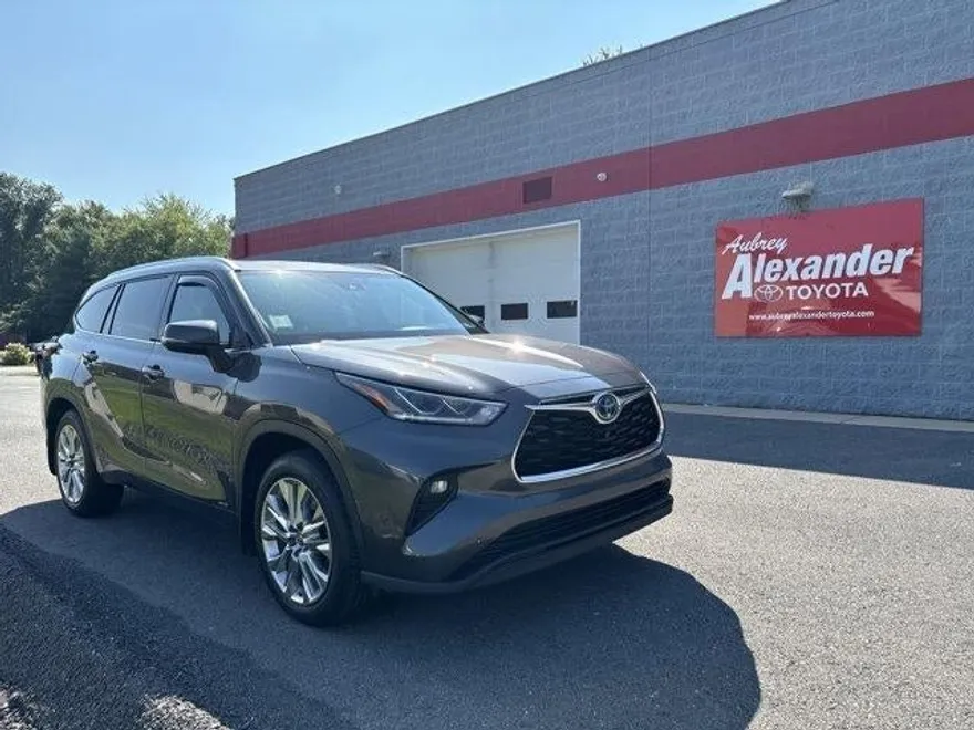 2022 Toyota Highlander Hybrid Limited Sport photo 1