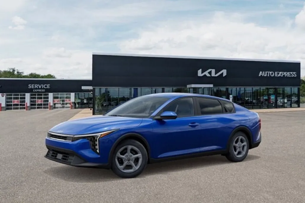 2025 Kia K4 LXS photo 1