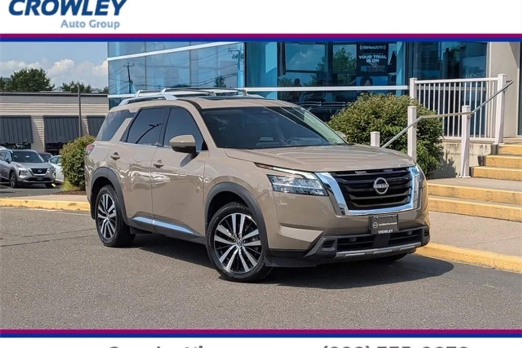 2023 Nissan Pathfinder Platinum photo 1