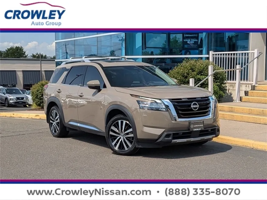 2023 Nissan Pathfinder Platinum photo 1