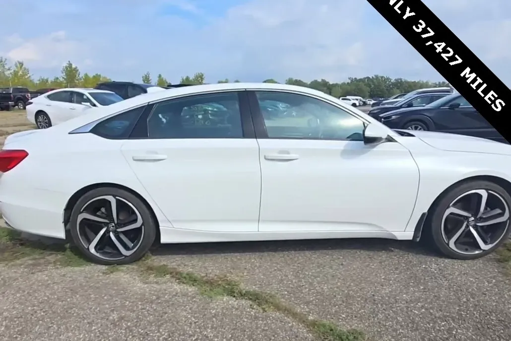 2019 Honda Accord Sport photo 1