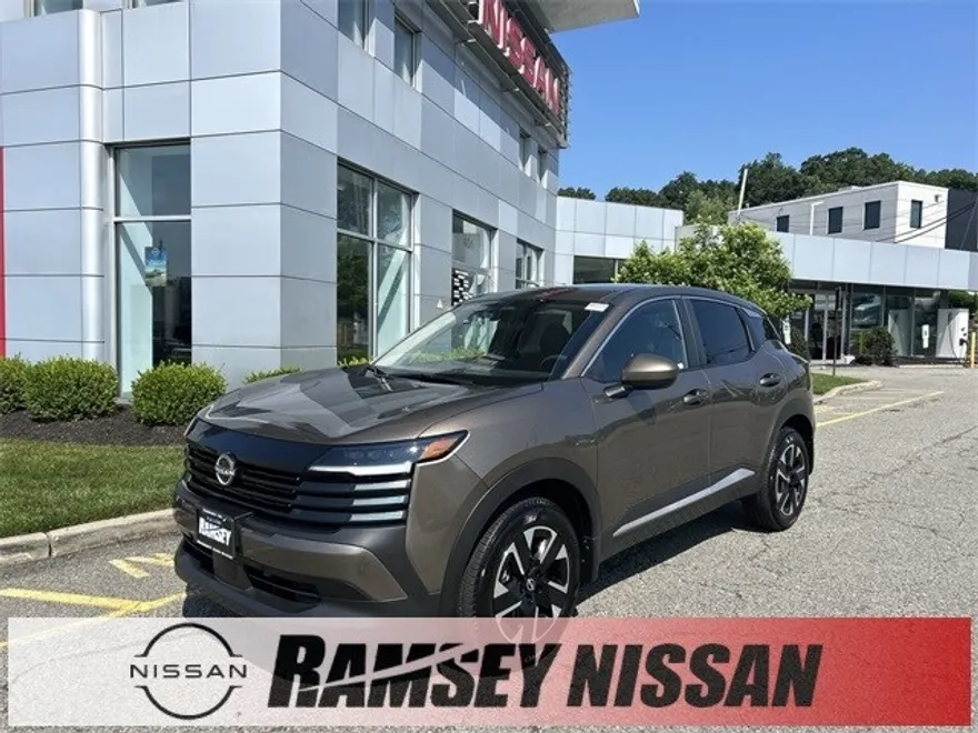 2025 Nissan Kicks SV photo 1