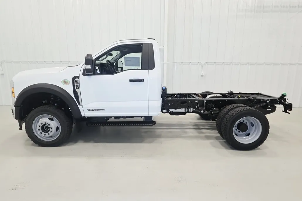 2024 Ford F-550 photo 1