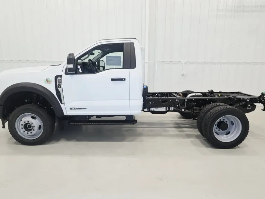 2024 Ford F-550 photo 1
