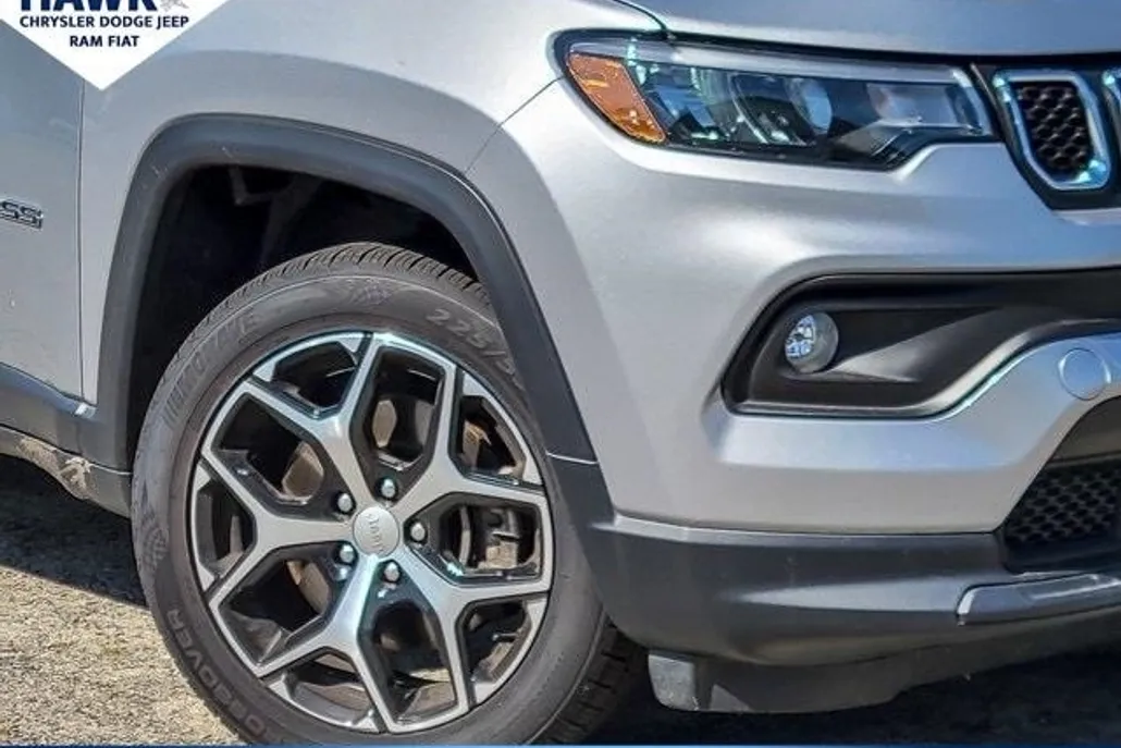 2024 Jeep Compass Latitude photo 1