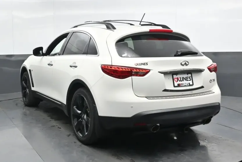 2016 Infiniti QX70 Base photo 1