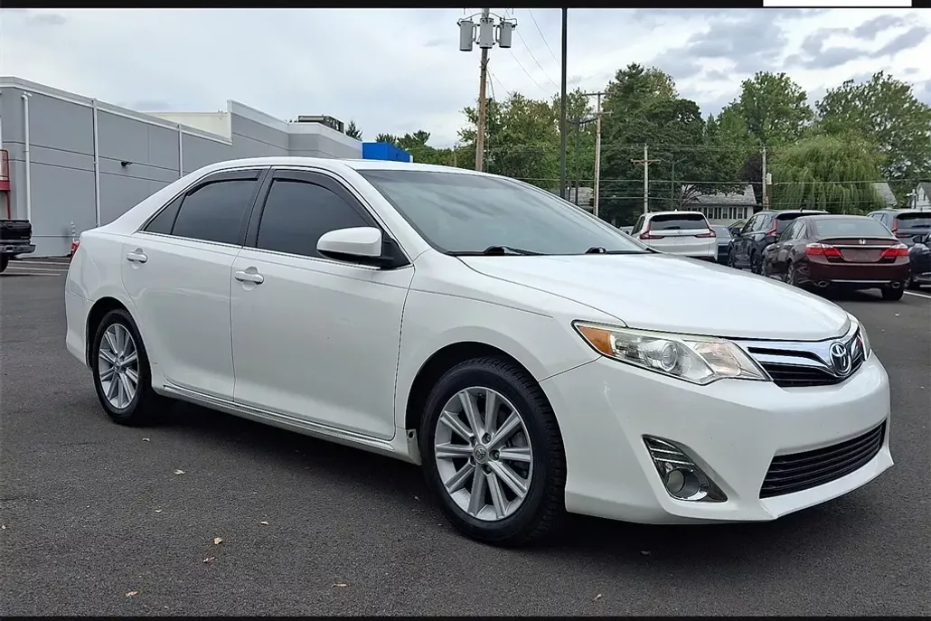 2012 Toyota Camry XLE photo 1