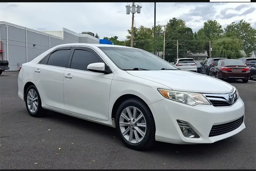 2012 Toyota Camry XLE photo 1