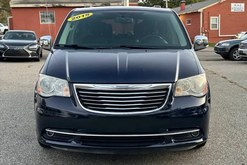 2015 Chrysler Town & Country photo 1