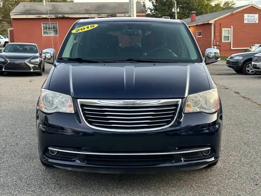 2015 Chrysler Town & Country photo 1