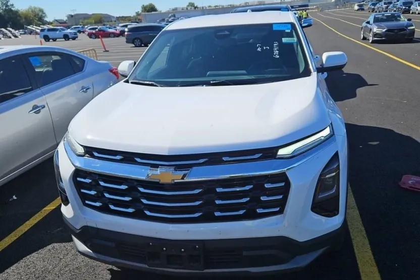 2025 Chevrolet Equinox LT photo 1