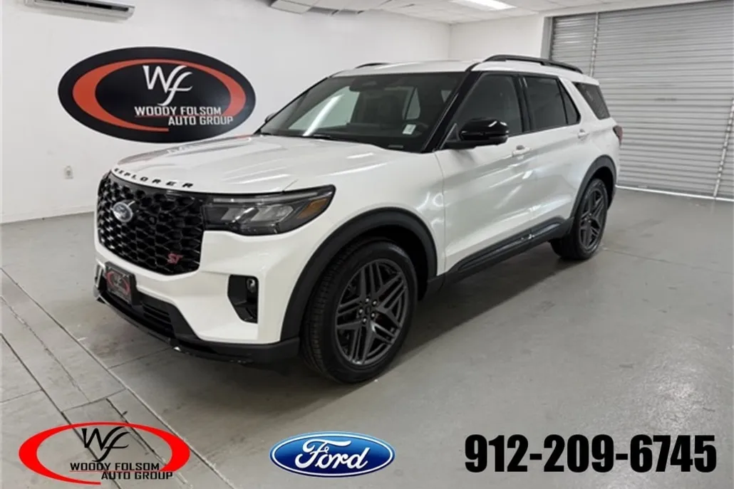 2025 Ford Explorer ST photo 1