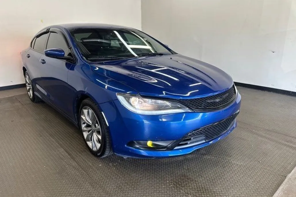 2015 Chrysler 200 S photo 1