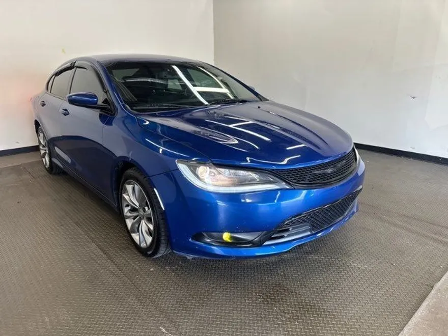 2015 Chrysler 200 S photo 1