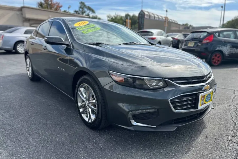 2018 Chevrolet Malibu 1LT photo 1