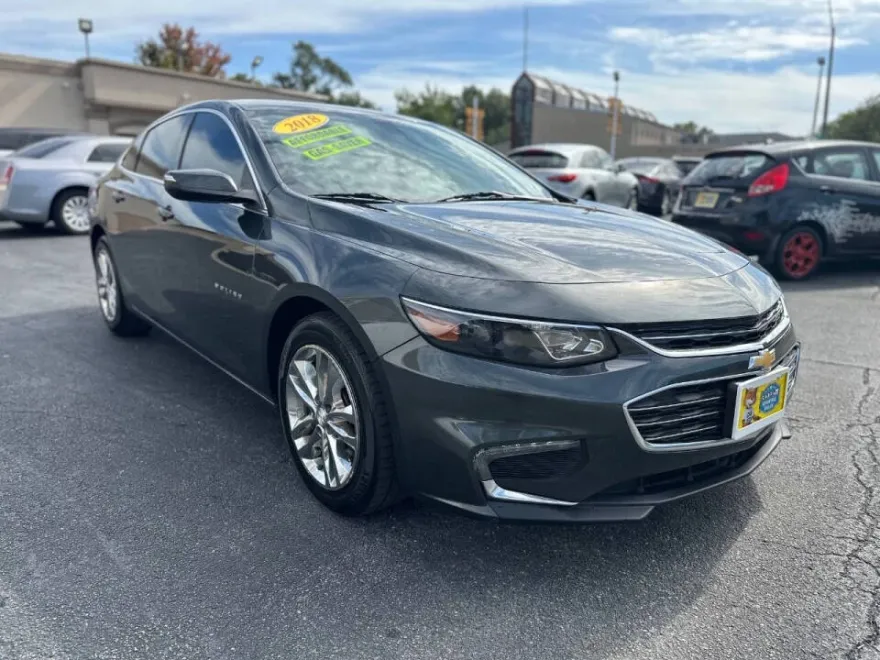 2018 Chevrolet Malibu 1LT photo 1