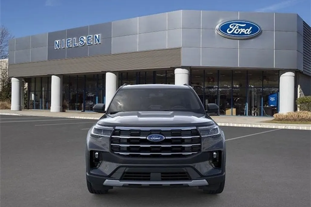 2025 Ford Explorer photo 1