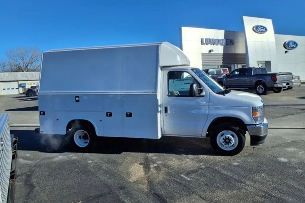 2025 Ford E-350 photo 1
