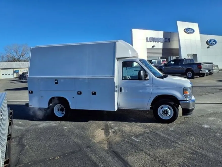 2025 Ford E-350 photo 1
