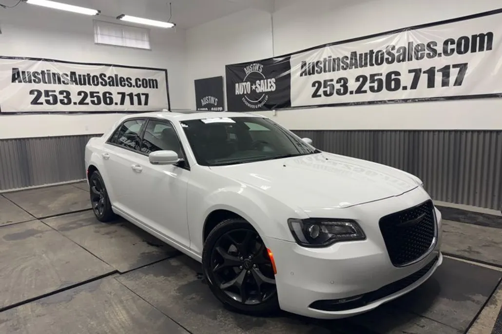 2023 Chrysler 300 S photo 1