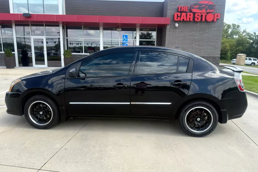 2011 Nissan Sentra 2.0 S photo 1