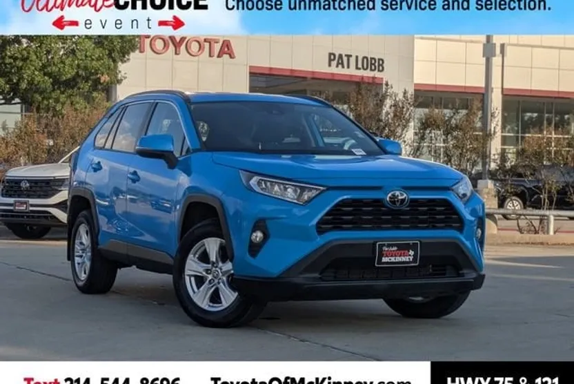 2021 Toyota RAV4 XLE photo 1