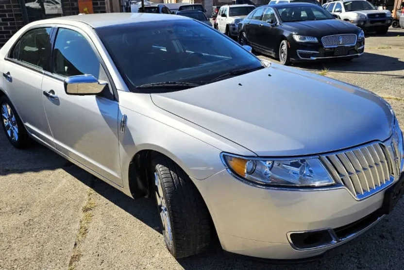 2011 Lincoln MKZ photo 1