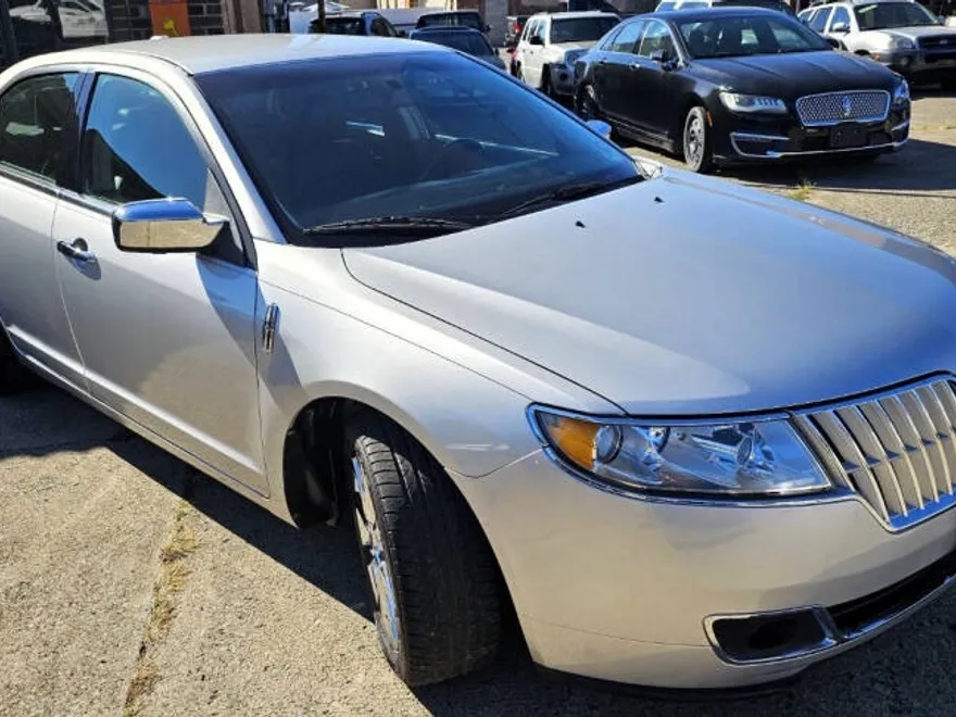 2011 Lincoln MKZ photo 1