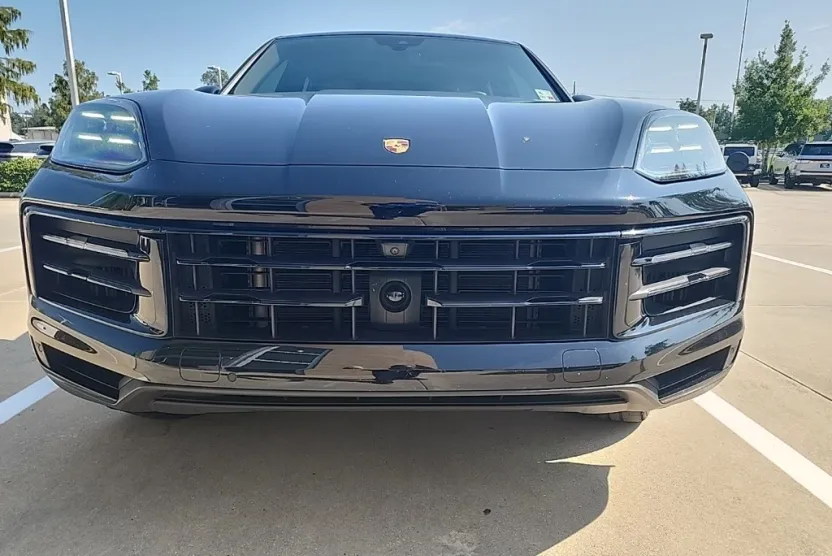 2024 Porsche Cayenne Base photo 1