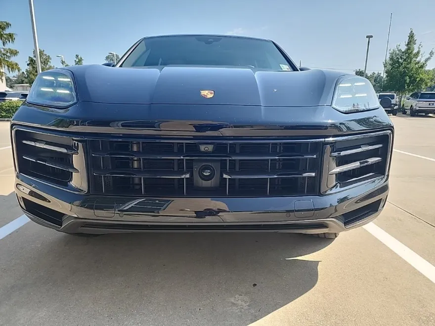2024 Porsche Cayenne Base photo 1