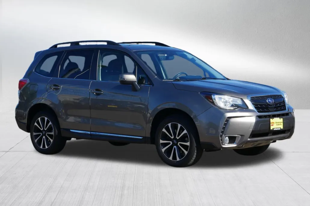 2017 Subaru Forester Touring photo 1
