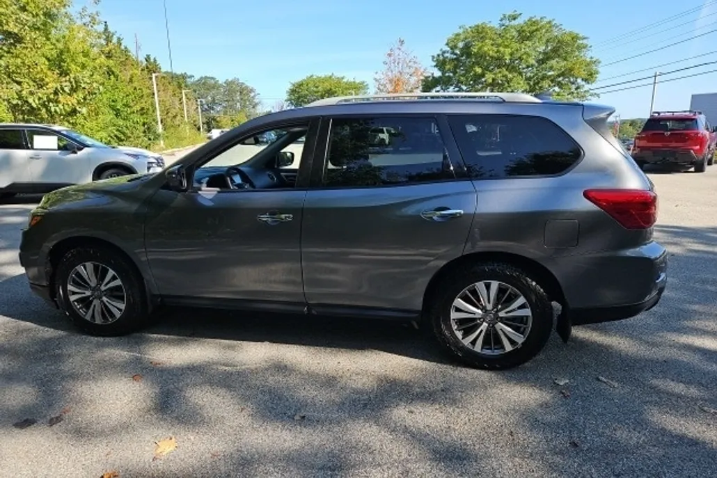2020 Nissan Pathfinder SL photo 1