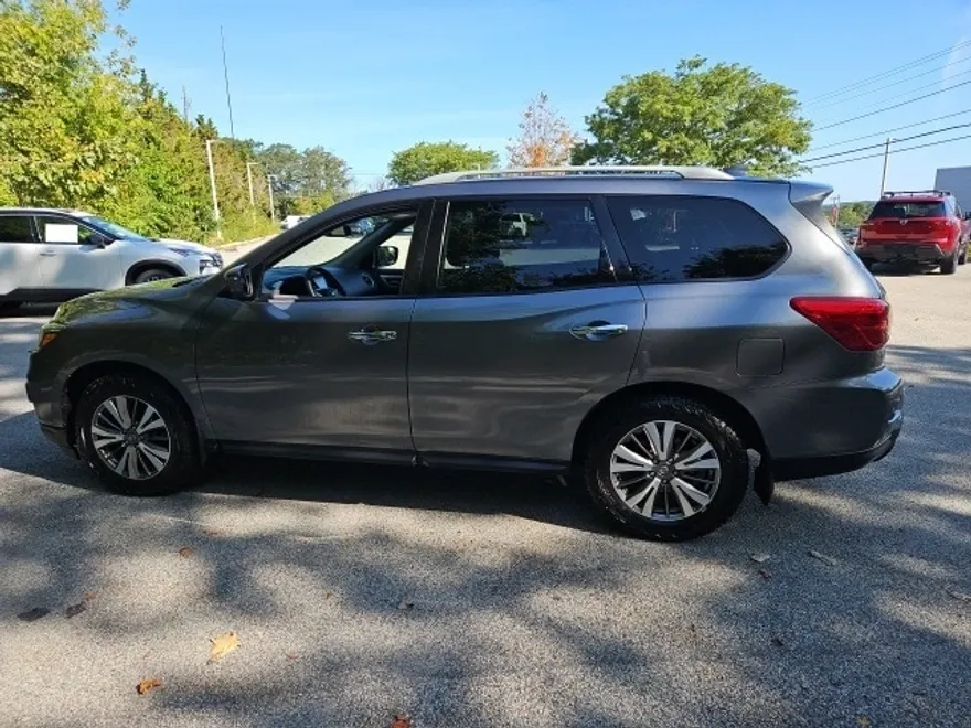 2020 Nissan Pathfinder SL photo 1