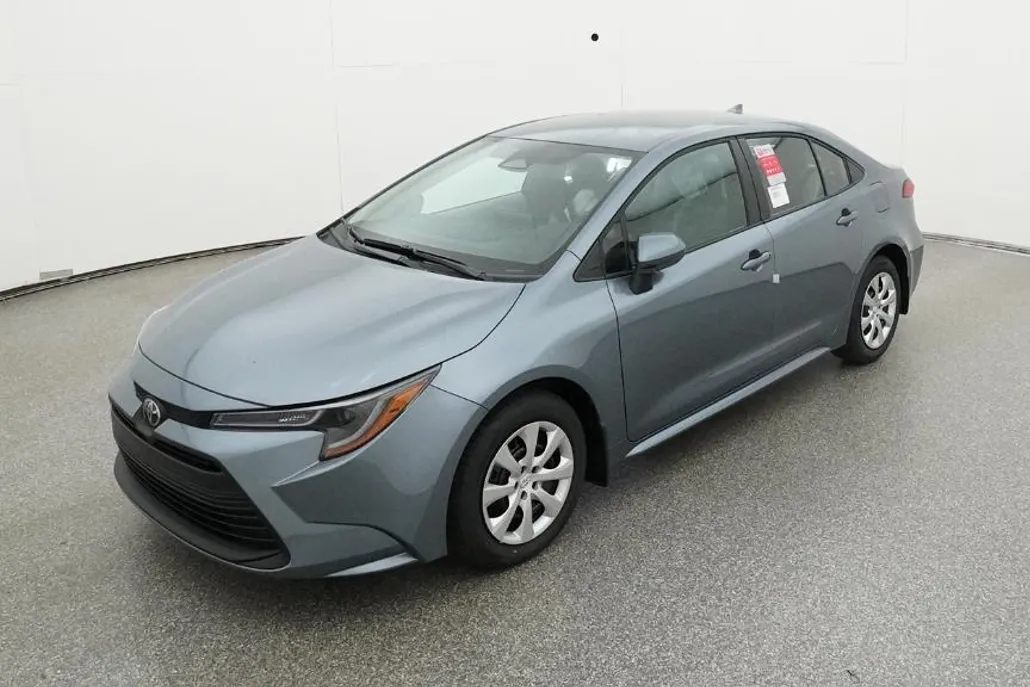 2025 Toyota Corolla LE photo 1
