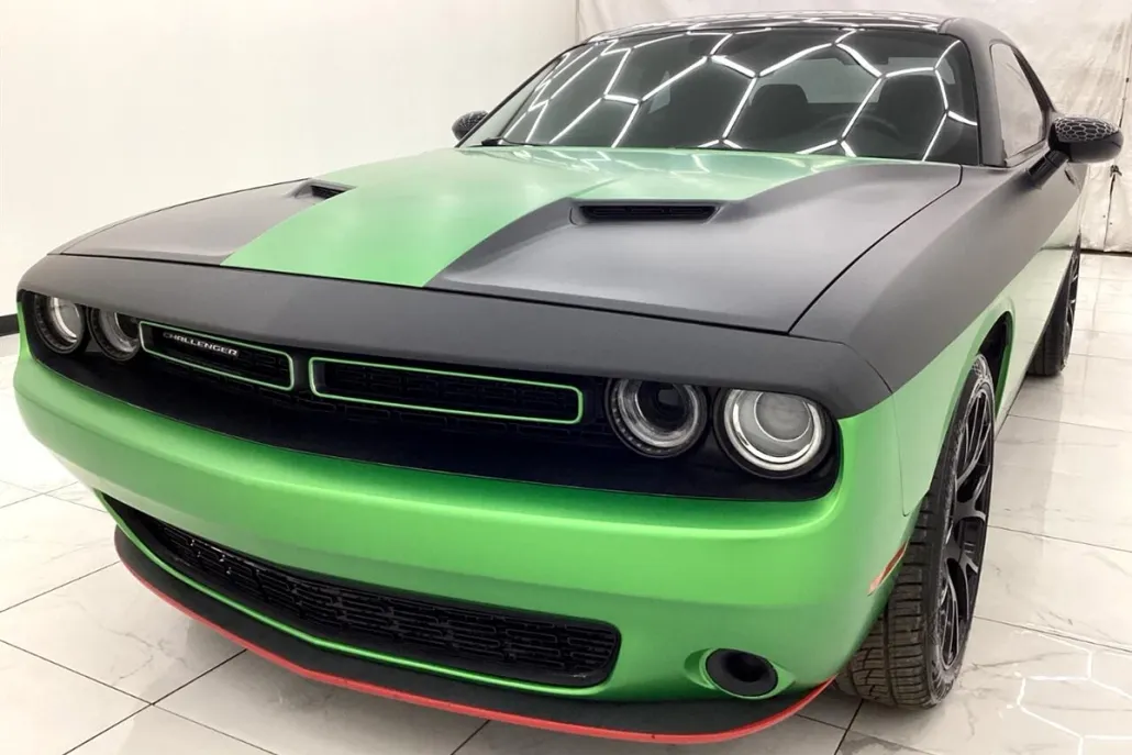 2017 Dodge Challenger SXT photo 1