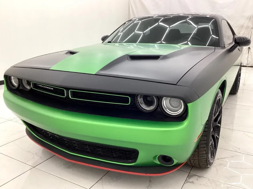 2017 Dodge Challenger SXT photo 1