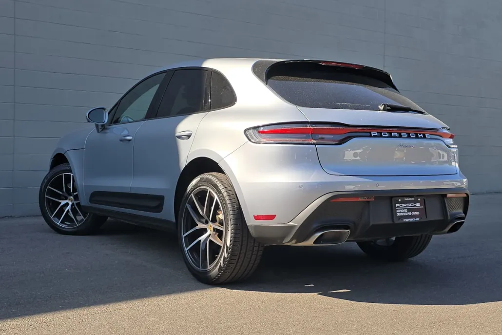 2025 Porsche Macan T photo 1