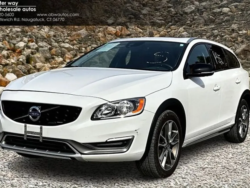 2015 Volvo V60 Cross Country T5 photo 1