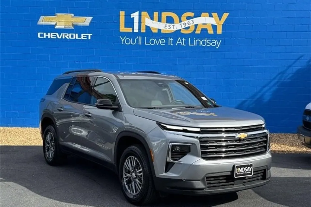 2025 Chevrolet Traverse photo 1