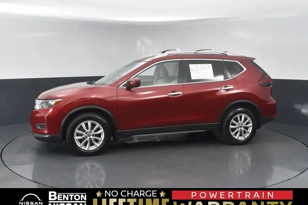 2019 Nissan Rogue SV photo 1