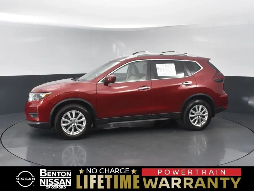 2019 Nissan Rogue SV photo 1