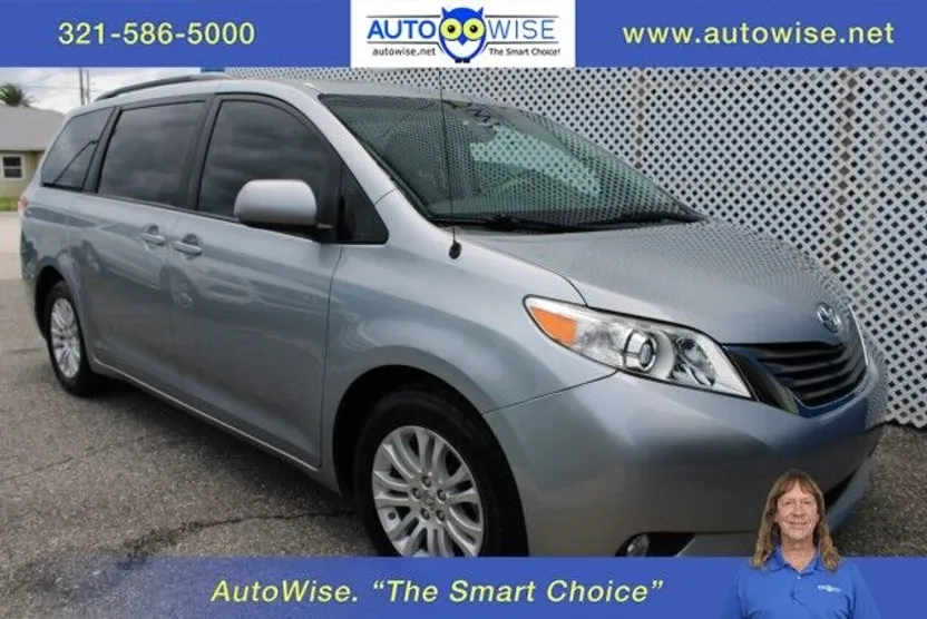 2014 Toyota Sienna XLE photo 1