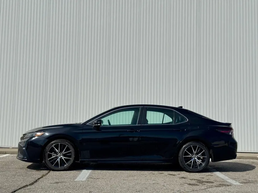 2023 Toyota Camry SE photo 1