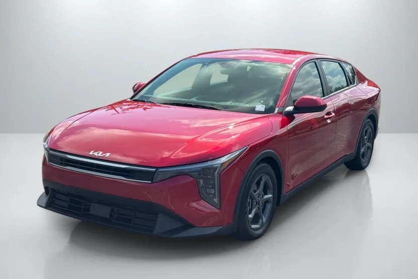 2025 Kia K4 LXS photo 1