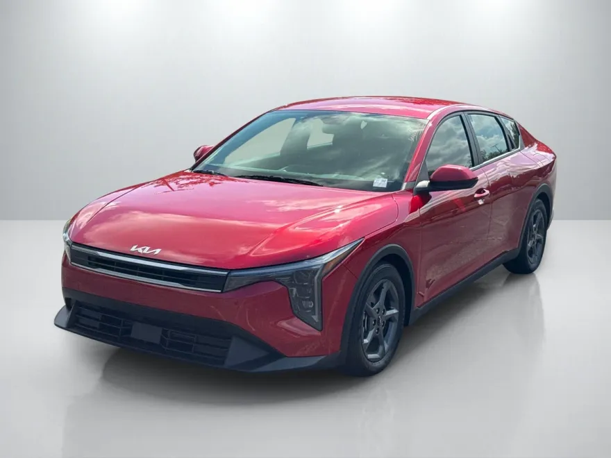 2025 Kia K4 LXS photo 1