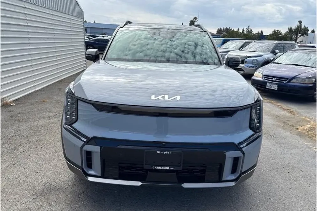 2026 Kia EV9 GT-Line photo 1