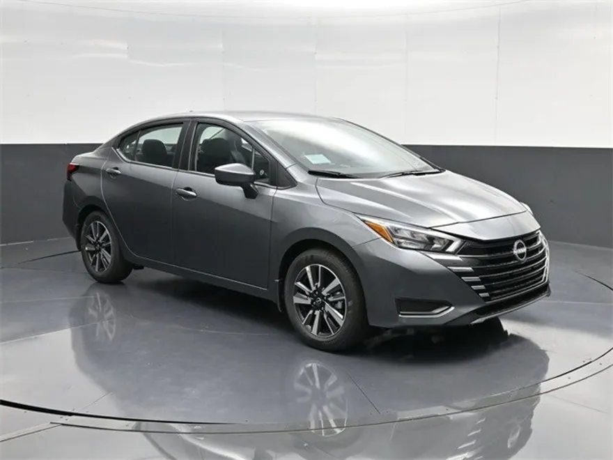 2025 Nissan Versa 1.6 SV photo 1