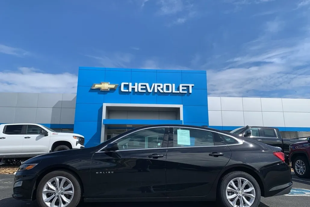 2024 Chevrolet Malibu 1LT photo 1