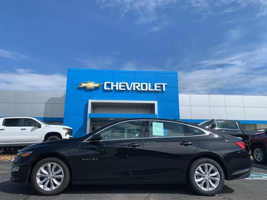 2024 Chevrolet Malibu 1LT photo 1